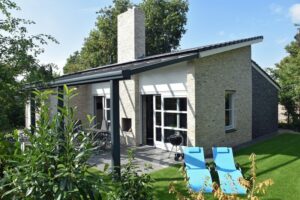 Vakantiehuis met tuin aan zee